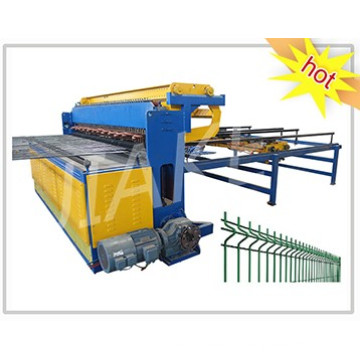 Automatic welded wire fence making machine